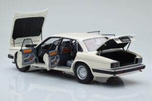 Jaguar XJ6 XJ40 Glacier Bianco Almost Real 1:18 810542 Pressofusione — immagine 5 di 11