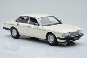 Jaguar XJ6 XJ40 Glacier Bianco Almost Real 1:18 810542 Pressofusione — immagine 6 di 11