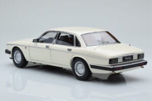 Jaguar XJ6 XJ40 Glacier Bianco Almost Real 1:18 810542 Pressofusione — immagine 7 di 11