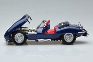 Jaguar XKSS Blu AUTOart 1:18 73510 Pressofusione — immagine 4 di 9