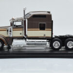 Kenworth W900 Marrone IXO 1:43 - image 2 of 4