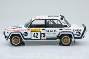 Lada 2105 VFTS #42 S. Brundza Rally 1000 Lakes 1984 IXO 1:18 18RMC146 Pressofusione — immagine 3 di 6