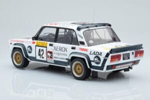 Lada 2105 VFTS #42 S. Brundza Rally 1000 Lakes 1984 IXO 1:18 18RMC146 Pressofusione — immagine 5 di 6
