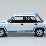 Lada 2105 VFTS Bianco IXO 1:18 - image 3 of 6