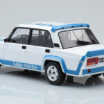 Lada 2105 VFTS Bianco IXO 1:18 - image 5 of 6