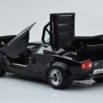 Lamborghini Countach LP5000S Nero AUTOart 1:18 - image 3 of 10