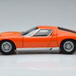 Lamborghini Miura SV Arancione AUTOart 1:18 - image 5 of 8