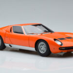 Lamborghini Miura SV Arancione AUTOart 1:18 - image 6 of 8