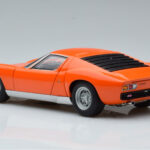 Lamborghini Miura SV Arancione AUTOart 1:18 - image 7 of 8