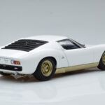 Lamborghini Miura SV Bianco AUTOart 1:18 - image 3 of 8
