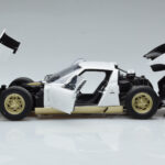 Lamborghini Miura SV Bianco AUTOart 1:18 - image 4 of 8