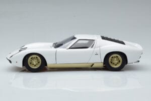 Lamborghini Miura SV Bianco AUTOart 1:18 74544 Pressofusione — immagine 5 di 8