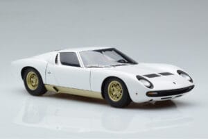 Lamborghini Miura SV Bianco AUTOart 1:18 74544 Pressofusione — immagine 6 di 8