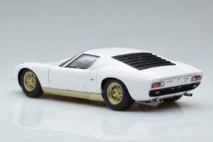 Lamborghini Miura SV Bianco AUTOart 1:18 74544 Pressofusione — immagine 7 di 8