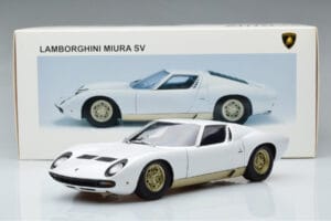 Lamborghini Miura SV Bianco AUTOart 1:18 74544 Pressofusione — immagine 8 di 8