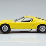 Lamborghini Miura SV Giallo Kyosho 1:18 - image 5 of 11