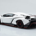 Lamborghini Veneno Bianco AUTOart 1:18 - image 7 of 8