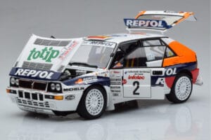 Lancia Delta HF Integrale Evoluzione #2 C. Sainz / L. Moya Tour de Corse 1993 Kyosho 1:18 08348J Pressofusione — immagine 2 di 9