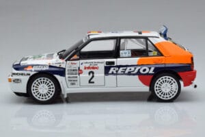 Lancia Delta HF Integrale Evoluzione #2 C. Sainz / L. Moya Tour de Corse 1993 Kyosho 1:18 08348J Pressofusione — immagine 4 di 9