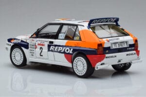 Lancia Delta HF Integrale Evoluzione #2 C. Sainz / L. Moya Tour de Corse 1993 Kyosho 1:18 08348J Pressofusione — immagine 6 di 9