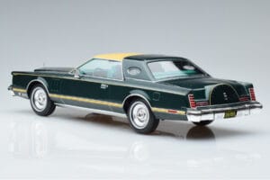Lincoln Continental Mark V Verde Scuro MCG 1:18 MCG18404 Pressofusione — immagine 5 di 6