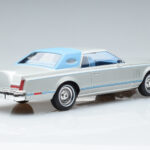 Lincoln Continental Mark V Argento MCG 1:18 - image 2 of 6