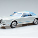 Lincoln Continental Mark V Argento MCG 1:18