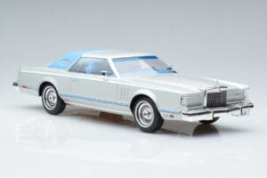 Lincoln Continental Mark V Argento MCG 1:18 MCG18403 Pressofusione — immagine 4 di 6