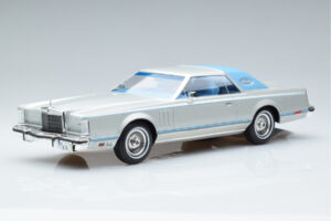 Lincoln Continental Mark V Argento MCG 1:18