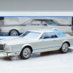 Lincoln Continental Mark V Argento MCG 1:18 - image 6 of 6