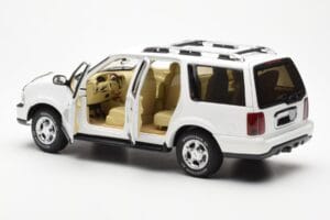 Lincoln Navigator Bianco AUTOart 1:18 72761 Pressofusione — immagine 5 di 8