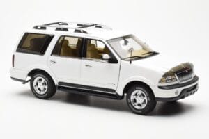 Lincoln Navigator Bianco AUTOart 1:18 72761 Pressofusione — immagine 6 di 8