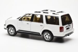 Lincoln Navigator Bianco AUTOart 1:18 72761 Pressofusione — immagine 7 di 8