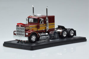 Marmon CHDT Rosso Oro IXO 1:43