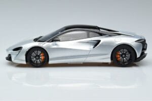McLaren Artura Argento GT Spirit 1:18 GT873 Resina — immagine 3 di 6