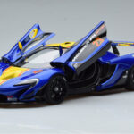 McLaren P1 GTR Blu Con Strisce Gialle AUTOart 1:18 - image 2 of 7