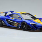 McLaren P1 GTR Blu Con Strisce Gialle AUTOart 1:18 - image 5 of 7