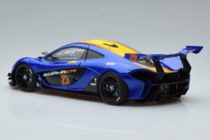 McLaren P1 GTR Blu Con Strisce Gialle AUTOart 1:18 81542 Composito — immagine 6 di 7