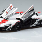 McLaren P1 GTR Bianco Lucido Con Strisce Rosse AUTOart 1:18 - image 2 of 7