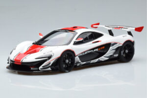 McLaren P1 GTR Bianco Lucido Con Strisce Rosse AUTOart 1:18