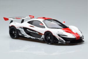 McLaren P1 GTR Bianco Lucido Con Strisce Rosse AUTOart 1:18 81541 Composito — immagine 5 di 7