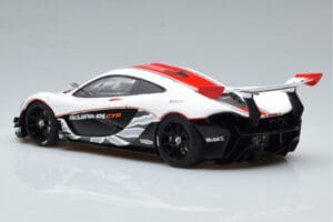 McLaren P1 GTR Bianco Lucido Con Strisce Rosse AUTOart 1:18 81541 Composito — immagine 6 di 7