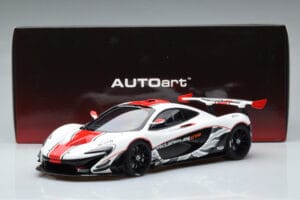 McLaren P1 GTR Bianco Lucido Con Strisce Rosse AUTOart 1:18 81541 Composito — immagine 7 di 7