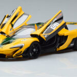 McLaren P1 GTR Giallo Con Strisce Verdi AUTOart 1:18 - image 2 of 7