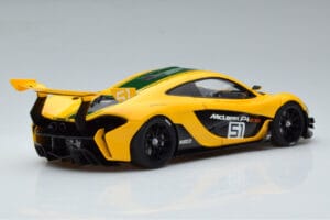 McLaren P1 GTR Giallo Con Strisce Verdi AUTOart 1:18 81544 Composito — immagine 3 di 7