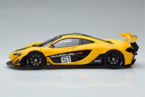 McLaren P1 GTR Giallo Con Strisce Verdi AUTOart 1:18 81544 Composito — immagine 4 di 7
