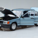 Mercedes 190E W201 Azzurro Norev 1:18 - image 2 of 7