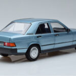 Mercedes 190E W201 Azzurro Norev 1:18 - image 3 of 7