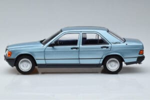 Mercedes 190E W201 Azzurro Norev 1:18 183828 Pressofusione — immagine 4 di 7