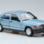 Mercedes 190E W201 Azzurro Norev 1:18 - image 5 of 7